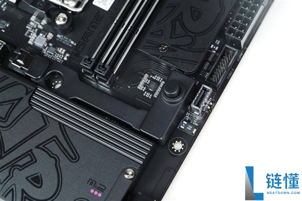 七彩虹 iGame B850M Ultra-OC V14 主板图赏：轻松打造千帧电竞主机