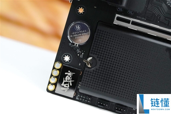 七彩虹 iGame B850M Ultra-OC V14 主板图赏：轻松打造千帧电竞主机