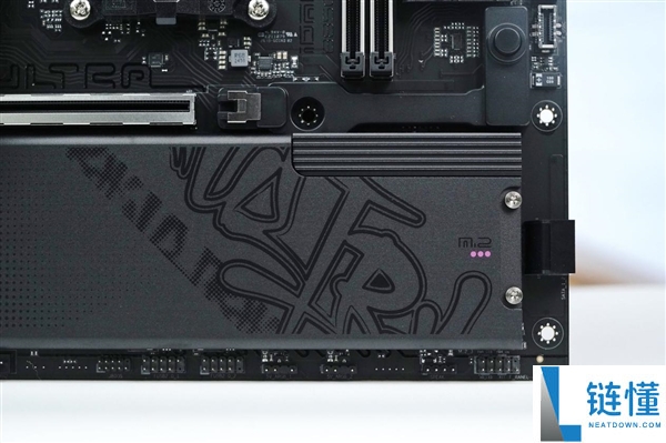 七彩虹 iGame B850M Ultra-OC V14 主板图赏：轻松打造千帧电竞主机