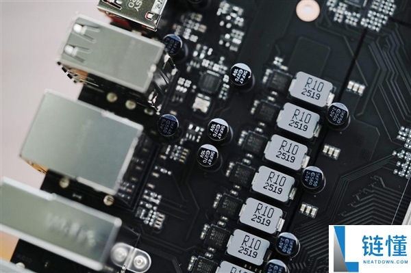 七彩虹 iGame B850M Ultra-OC V14 主板图赏：轻松打造千帧电竞主机