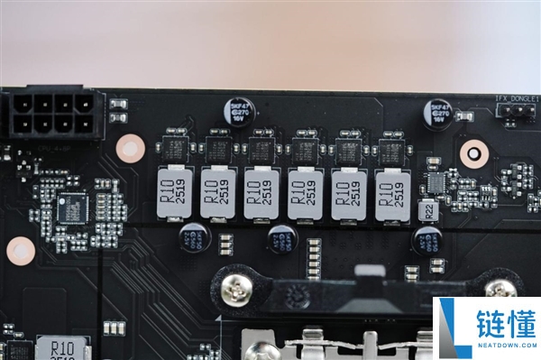 七彩虹 iGame B850M Ultra-OC V14 主板图赏：轻松打造千帧电竞主机