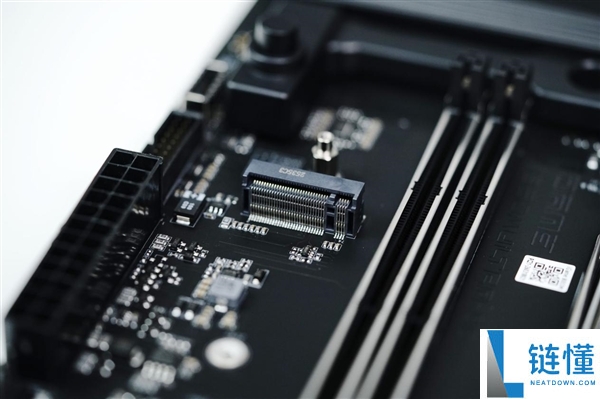 七彩虹 iGame B850M Ultra-OC V14 主板图赏：轻松打造千帧电竞主机