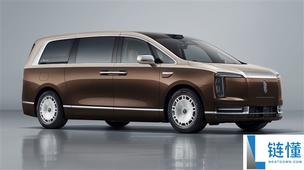 中国最大最尊 MPV！尊界首款 V800 实车上路，贵气十足