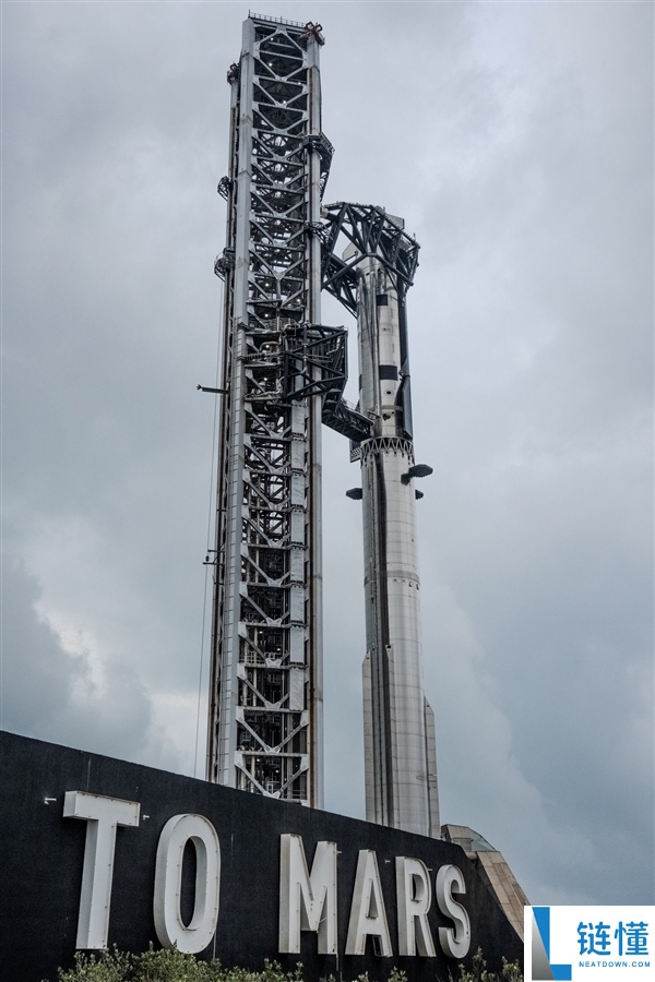 亿万富翁带队！SpaceX 首趟私人火星飞行任务震撼来袭