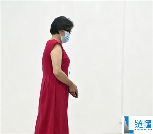 国内首例盲人成功使用侵入式脑机接口恢复视力，视力峰值达0.1