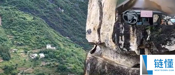中国车主挂壁公路实测特斯拉智能驾驶，马斯克转发引热议海外走红