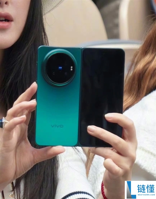 vivo X Fold6折叠屏新玩法：一屏四用支持多任务抢票比价体验升级