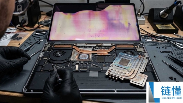 苹果MacBook Pro屏幕变色原因：极限负载下芯片温度超100℃