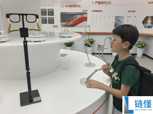 全球首条百万片级全息光波导自动化生产线在天津投产