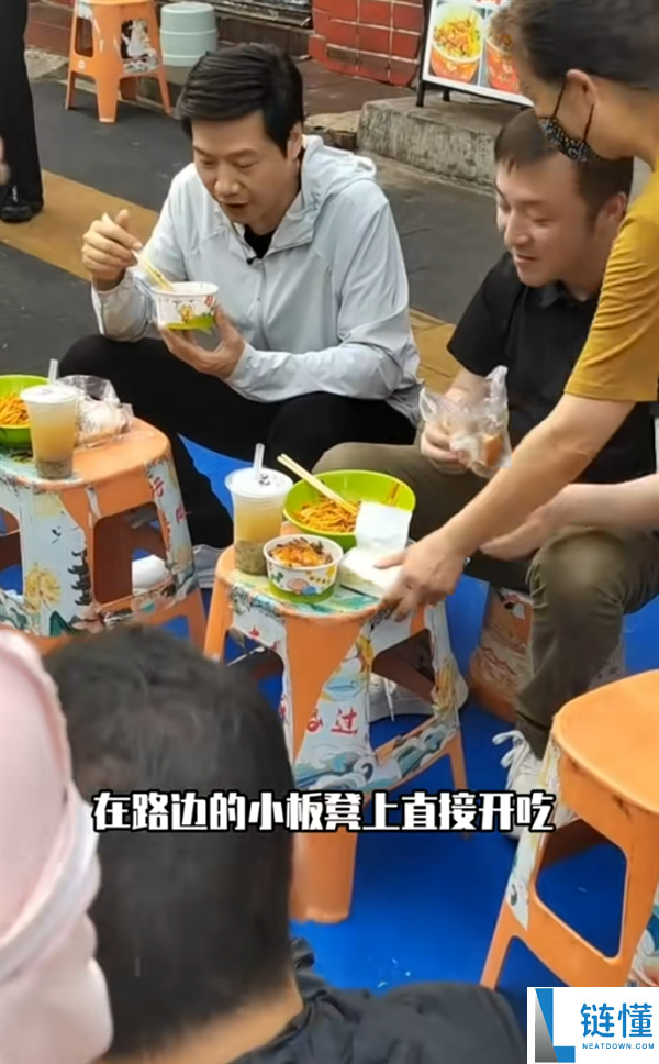 街头偶遇雷军，家长现场鼓励孩子未来去小米上班