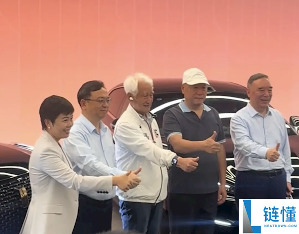 茅台泰斗季克良购入仰望U8L鼎世版 王传福亲自交车视频揭秘