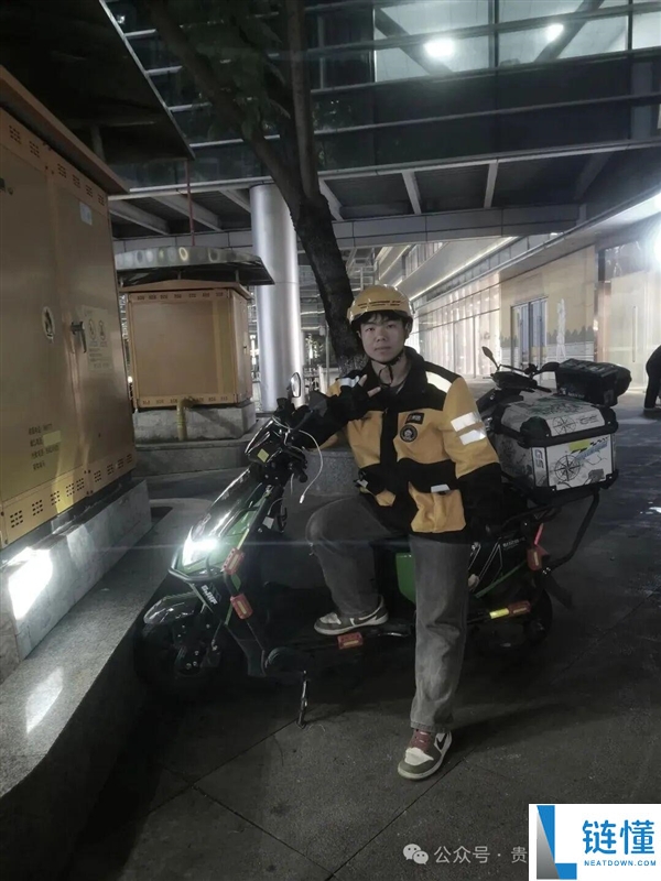 21岁外卖小哥英雄救落水父子不幸牺牲：生前为父攒2万购面包车计划揭秘