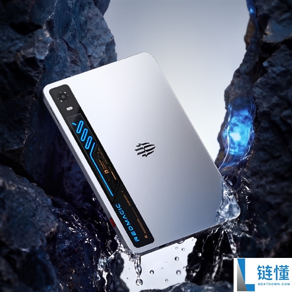 红魔游戏平板5 Pro发布：独特RGB水冷设计与透明机身引领游戏平板新潮流