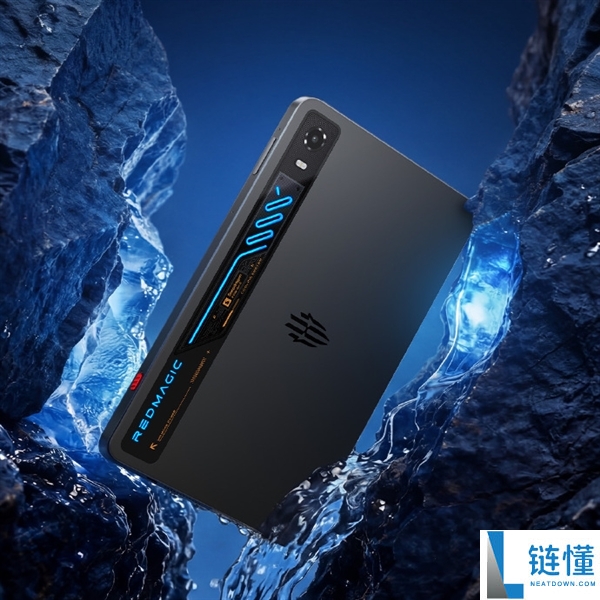红魔游戏平板5 Pro发布：独特RGB水冷设计与透明机身引领游戏平板新潮流
