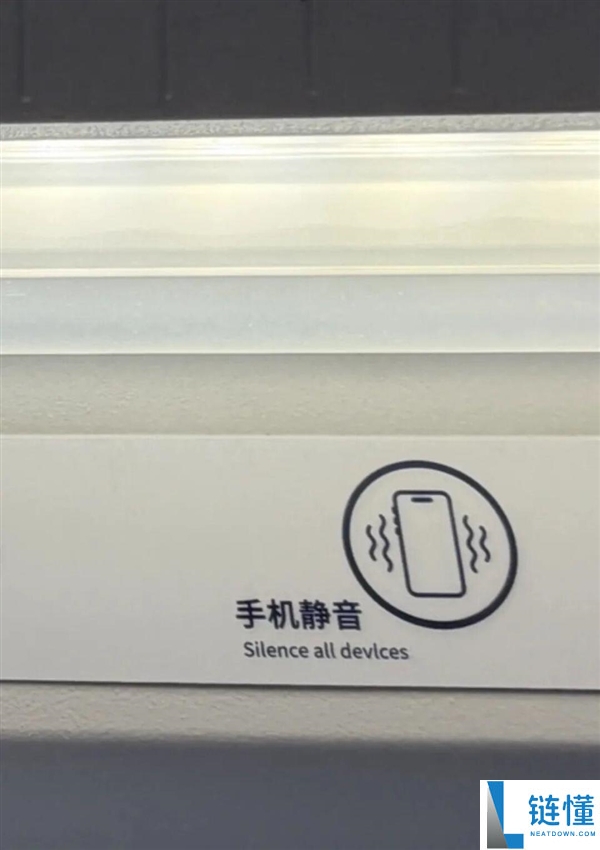 高铁英文标识拼写错误引发旅客呼吁 12306正式回应规范问题
