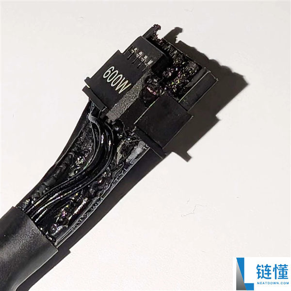 12V-2×6翻车事件：专业媒体测试卡遭遇同样困境