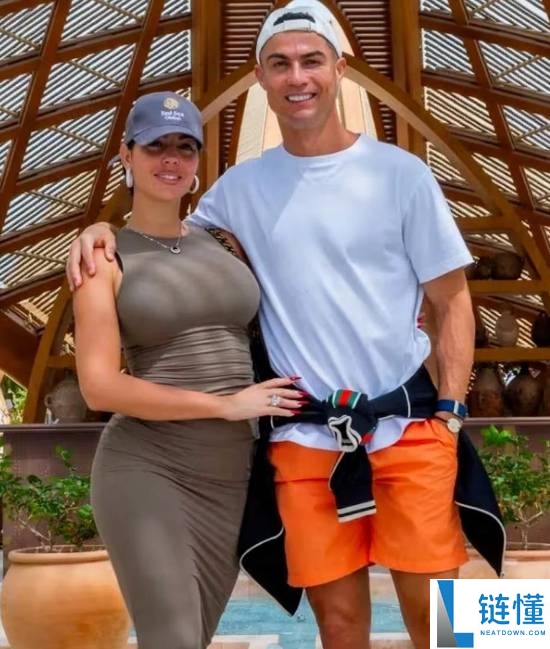 C罗宣布乔治娜为妻子，世界杯后将举行婚礼