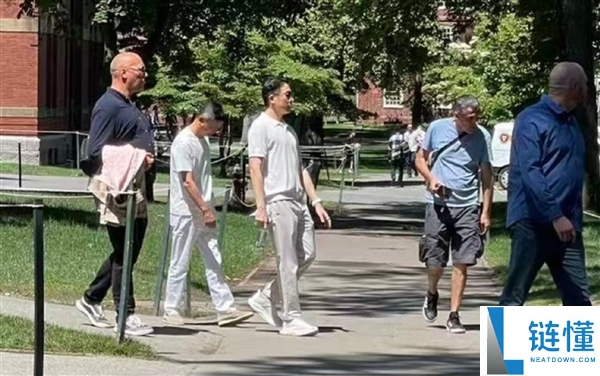 马云低调出现在麻省理工与哈佛大学，水田插秧之后的惊喜访问