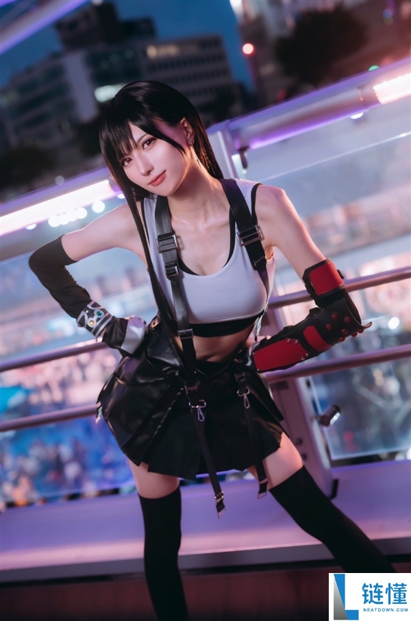 日本小姐姐精美Cosplay图片欣赏:完美还原蒂法和蕾塞角色