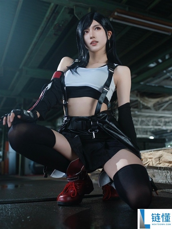 日本小姐姐精美Cosplay图片欣赏:完美还原蒂法和蕾塞角色