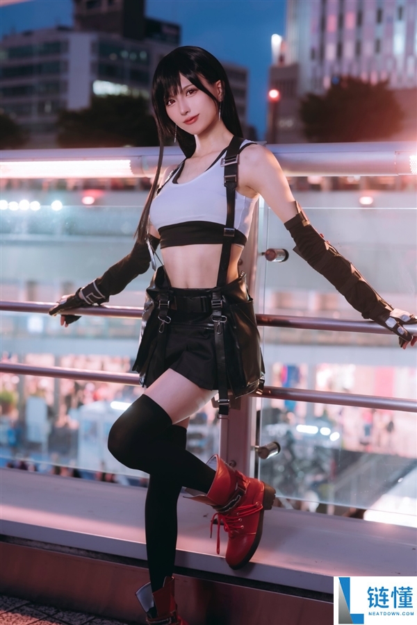 日本小姐姐精美Cosplay图片欣赏:完美还原蒂法和蕾塞角色