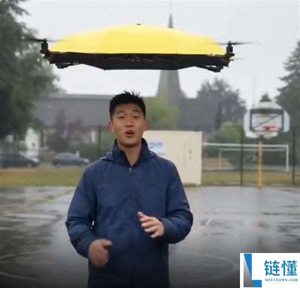 加拿大华人工程师推出全球首款全自动飞行雨伞,解放双手应对雨天