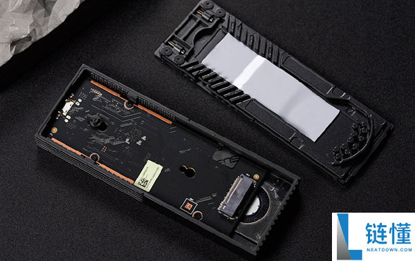 华硕ProArt创梦40Gbps移动高速硬盘盒首发仅需569元:支持USB4协议与智能风扇设计