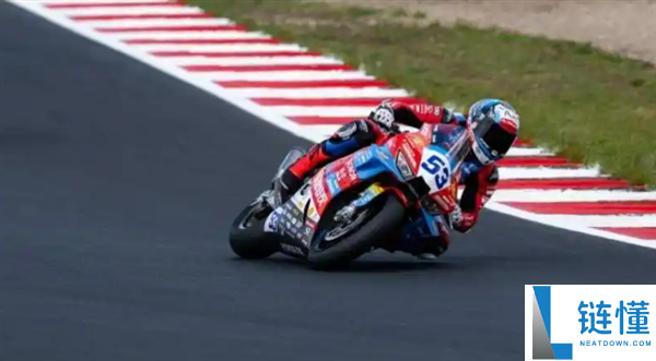 WSBK英国站正赛首回合:德比斯获第8名,64号车手首圈摔出赛道分析