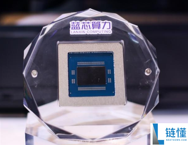 联想发布全球首款开源架构AI服务器:搭载蓝芯智通融合CPU