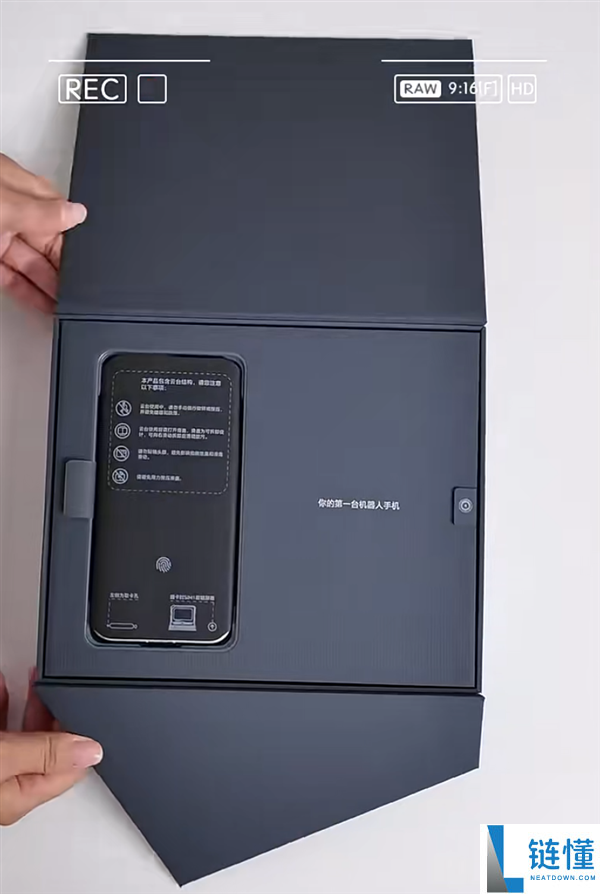 荣耀Robot Phone开箱:全球首款机械臂手机,科幻感十足!