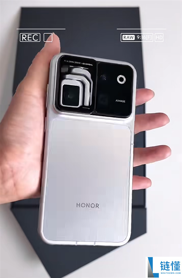 荣耀Robot Phone开箱:全球首款机械臂手机,科幻感十足!