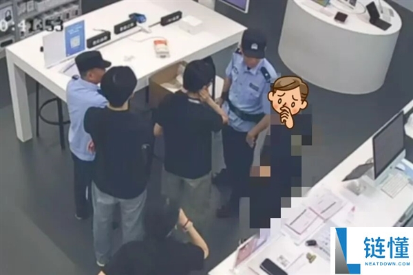 男子一次性购5台苹果手机被识破,店员及时止损10万元骗局曝光