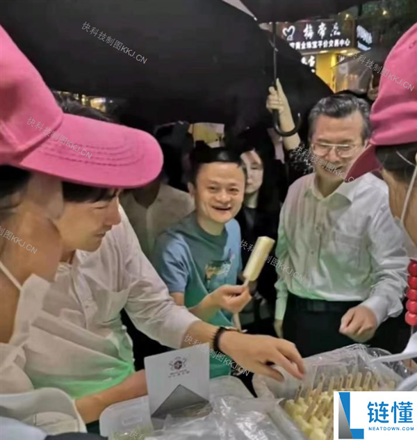 马云现身哈尔滨索菲亚教堂,行程动向引发网友热议与猜测