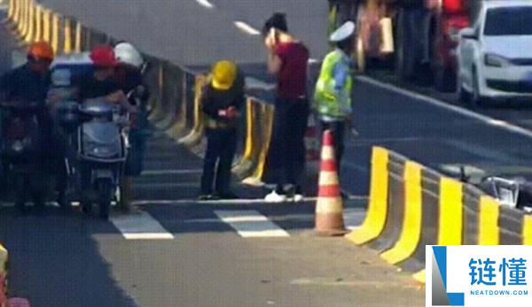 女警见义勇为救人,李斌称赞:她是我们的ES6用户!