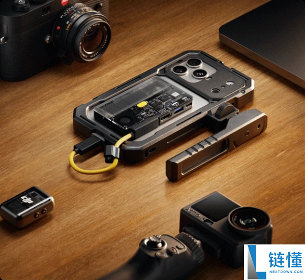 399元起!闪极闪盘Pro 2发布:三档可调风扇,支持最高8TB硬盘