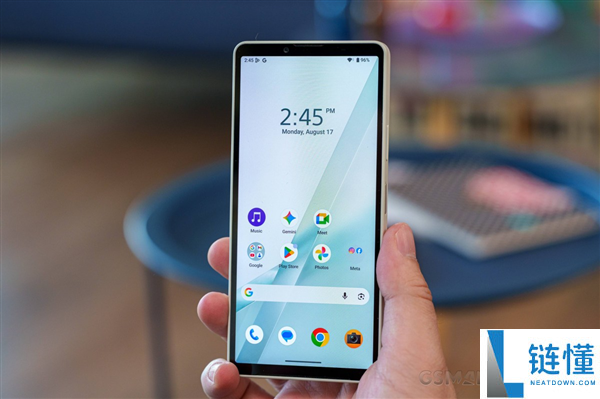 索尼Xperia 10 VIII发布:6.1英寸无孔屏与SD卡扩展,售价突破5000元
