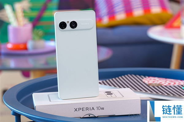 索尼Xperia 10 VIII发布:6.1英寸无孔屏与SD卡扩展,售价突破5000元