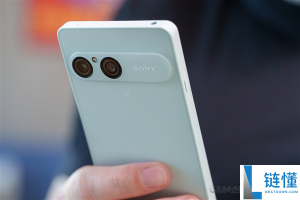索尼Xperia 10 VIII发布:6.1英寸无孔屏与SD卡扩展,售价突破5000元