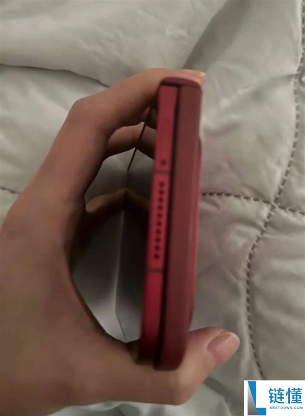 小米18 Fold曝光:首发玄戒O3与K100PM同款红色阔折叠真机揭秘