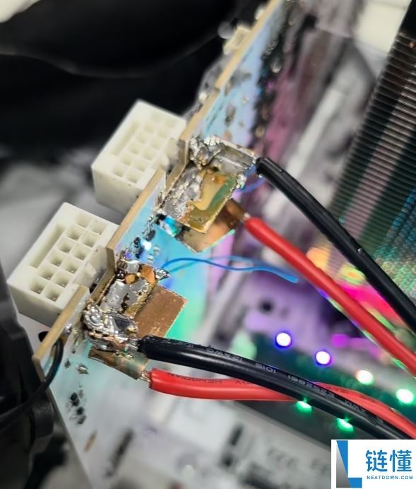 物理级防烧方案:大神改造RTX 5090,将16针接口直接焊接在PCB上