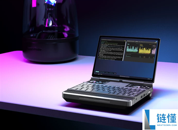 GPD WIN Max 3掌上游戏本预售仅需9999元:搭载AMD Strix Halo芯片及可选第二块电池