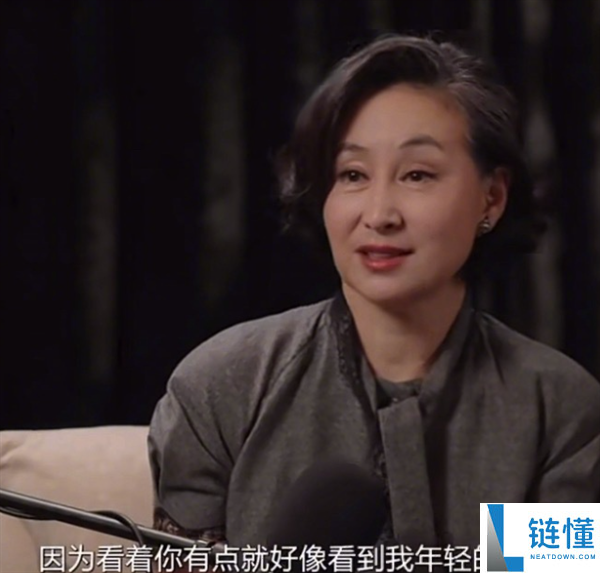 赌王女儿何超琼赞章泽天:仿佛看到年轻时的自己
