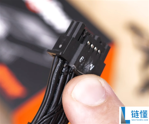 RTX 5090再次过热!专业评测媒体遭遇直飙175°C的挑战