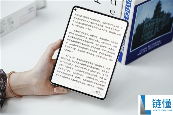 华为Pura X Max新配色发布:尼斯蓝与波尔多红,11999元起,预装HarmonyOS 7