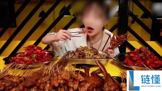 24岁百万粉丝吃播博主离世:呼吁全面叫停畸形暴食吃播
