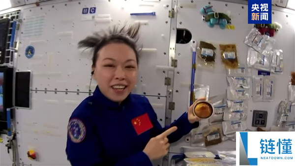 航天员在太空成功烤制小蛋糕,隔屏幕也能闻到香味