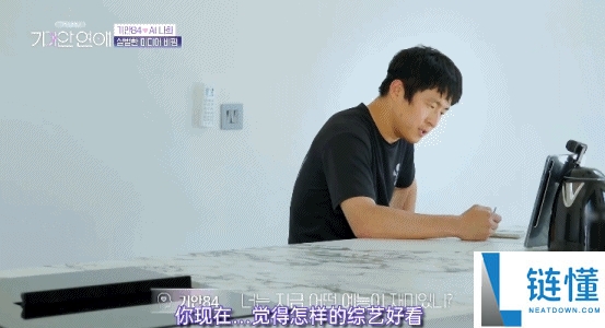 《抽象人机恋综评测:人类与AI的爱情未来探讨》