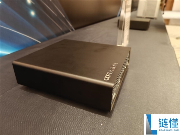 AMD锐龙AI Max PRO 400新品首秀:本地跑3000亿参数模型的智能体AI如何融入真实工作流