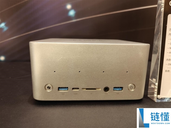 AMD锐龙AI Max PRO 400新品首秀:本地跑3000亿参数模型的智能体AI如何融入真实工作流