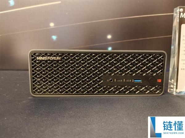 AMD锐龙AI Max PRO 400新品首秀:本地跑3000亿参数模型的智能体AI如何融入真实工作流